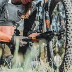 Lezyne Grip Drive HV 186 Mm Hand Pump (Max 90 Psi / 6.2 Bar) Black -Lezyne 18395665fd0dd1c009645.39924219