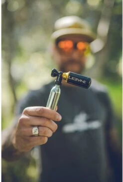 Lezyne Tubeless Co2 Blaster W/Two 20g Cartridges 8 Lezyne Tubeless Co2 Blaster W/Two 20g Cartridges -Lezyne lezyne tubeless co2 blaster 379297 14 1